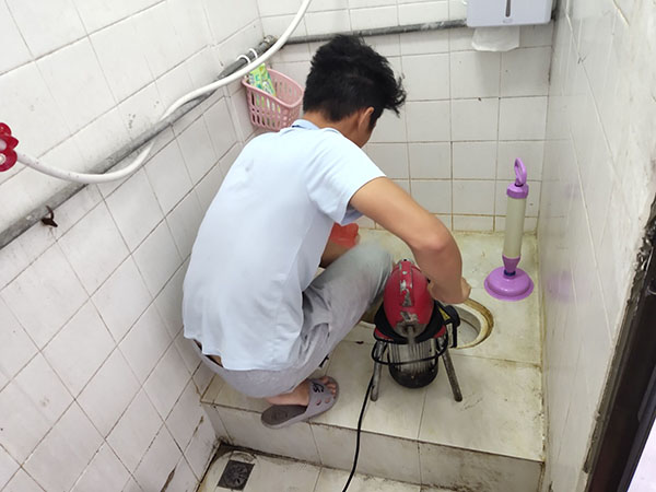 江阳肥皂掉到马桶里把马桶堵住了怎么办？马桶堵住了怎么办